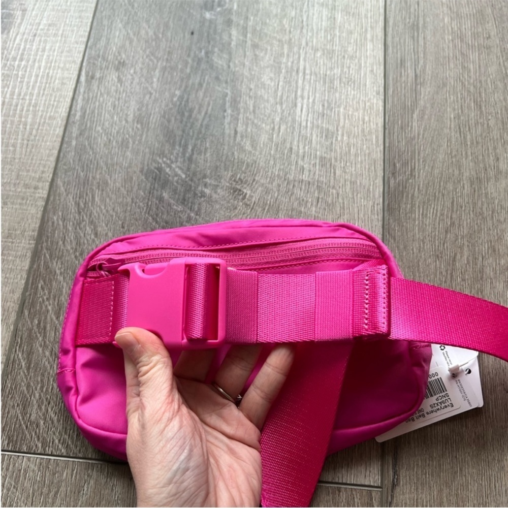 Lululemon Everywhere Belt Bag in Sonic Pink - Picture 7 of 8